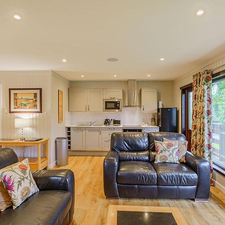 Bluebell Lodge 4 With Hot Tub Newton Stewart Exterior photo